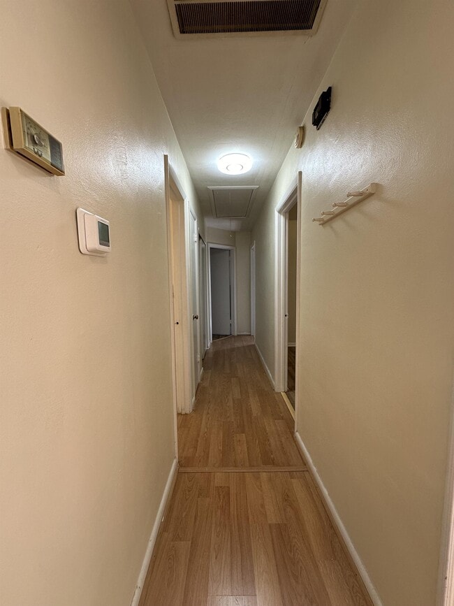 Building Photo - 3252 Club House Rd