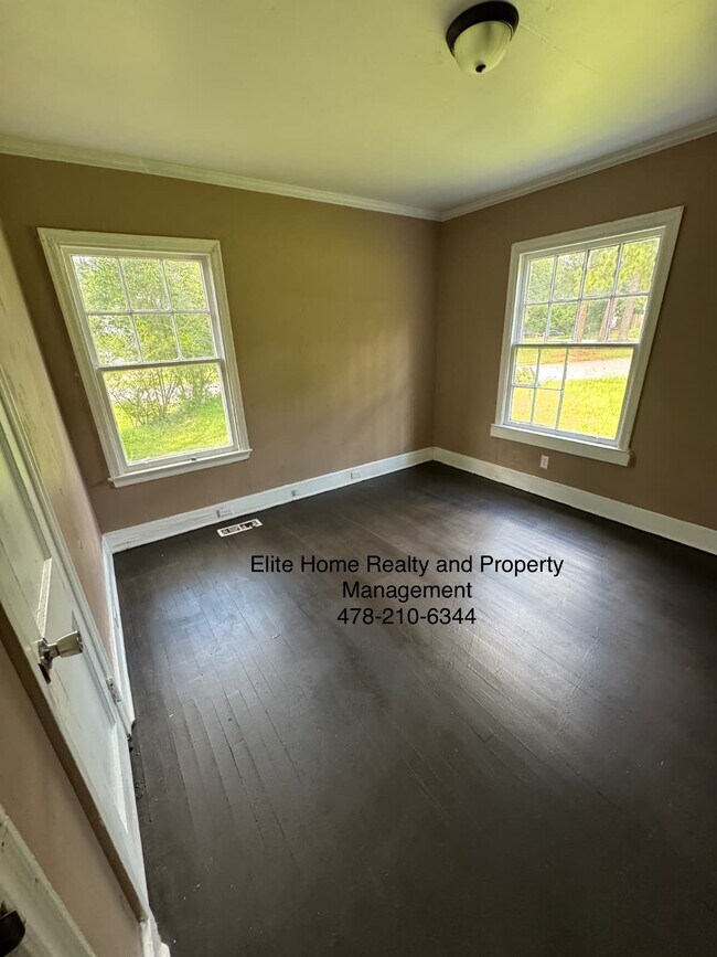 Building Photo - 1220 Sylvian Dr