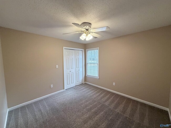 Building Photo - 2813 Willowick Tr SE