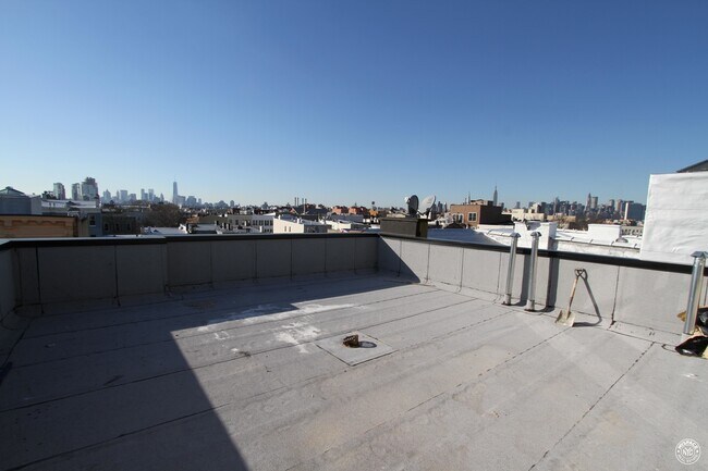 Building Photo - 98 Diamond St