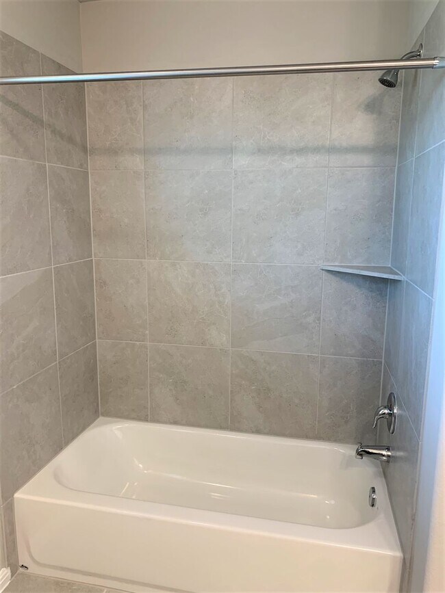 Building Photo - 4-bedroom Home in Vistas of Austin Communi...