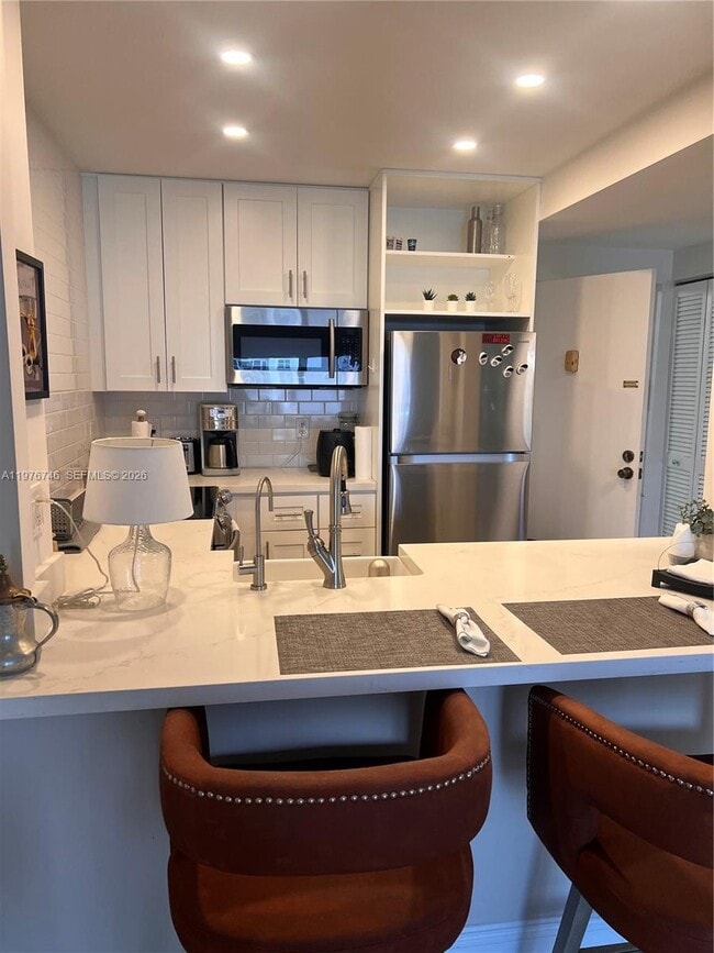 Building Photo - 400 N Riverside Dr