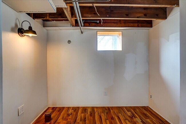 Building Photo - 513 Troy Dr