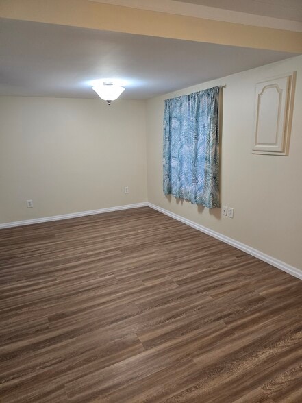 master bedroom - 4435 Clifford Rd