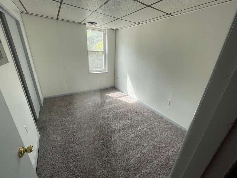 Building Photo - 410 W 5th Ave