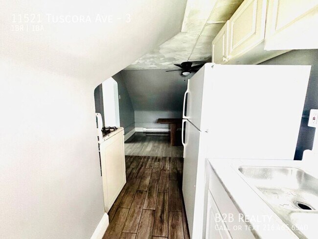Building Photo - 11521 Tuscora Ave