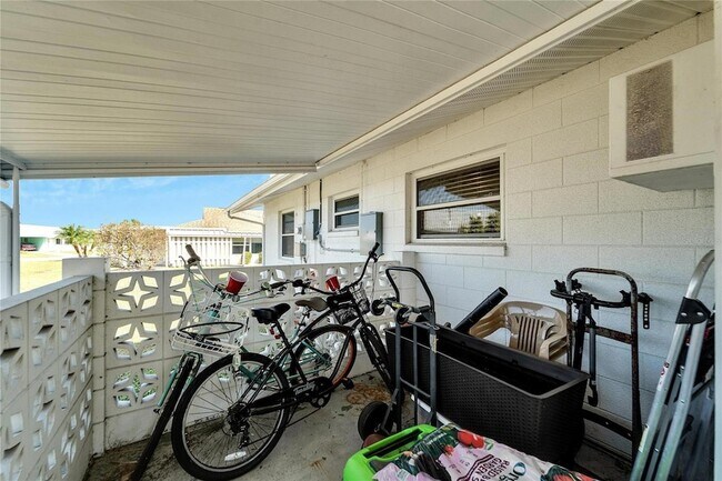 Building Photo - 1216 Hacienda Dr