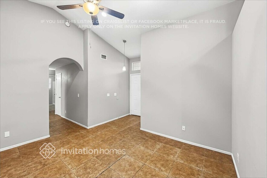 Building Photo - 2110 N Ithica St