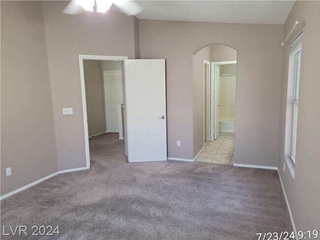 Building Photo - BOULDER RANCH-TWO PRIMARY SIZED BEDROOMS!!!