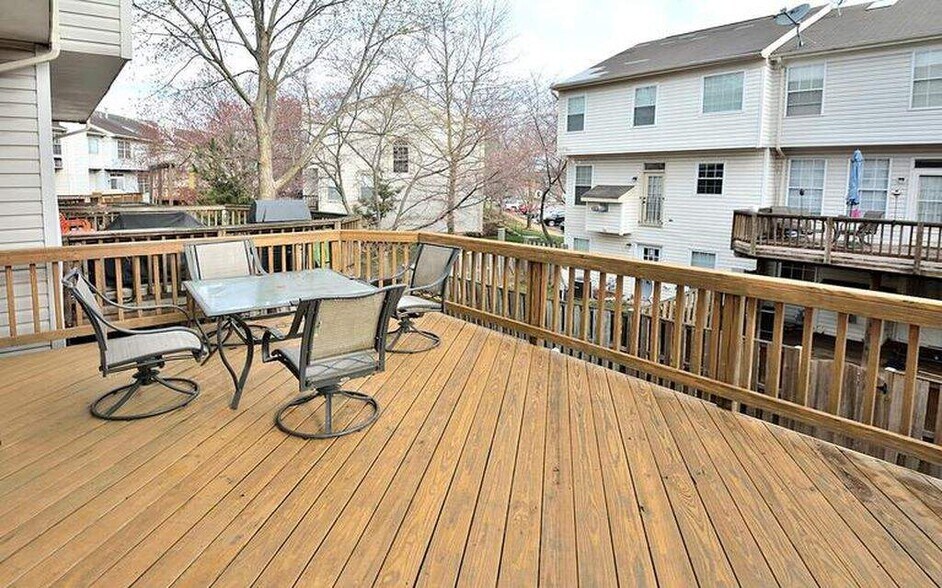 Private deck - 14614 Stream Pond Dr