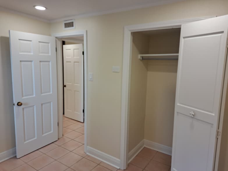 Building Photo - 617 Dauphine St