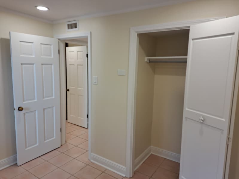 Building Photo - 617 Dauphine St