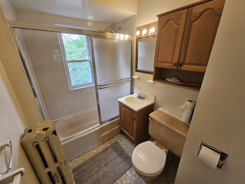 Building Photo - 19 Sartwell Ave