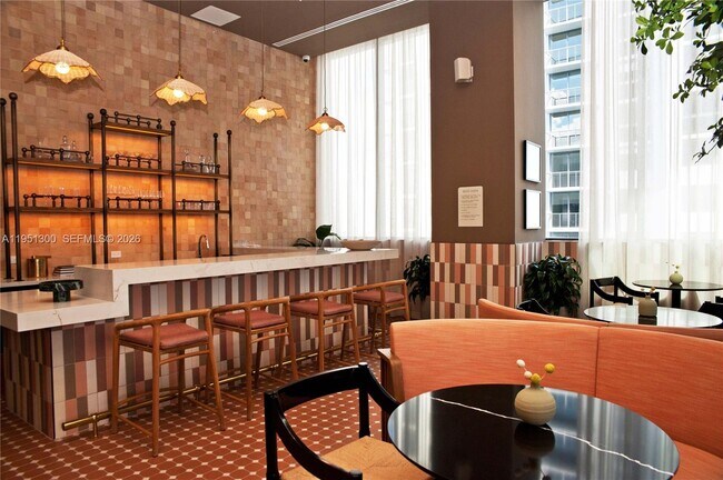 Building Photo - 11 NE 6th St