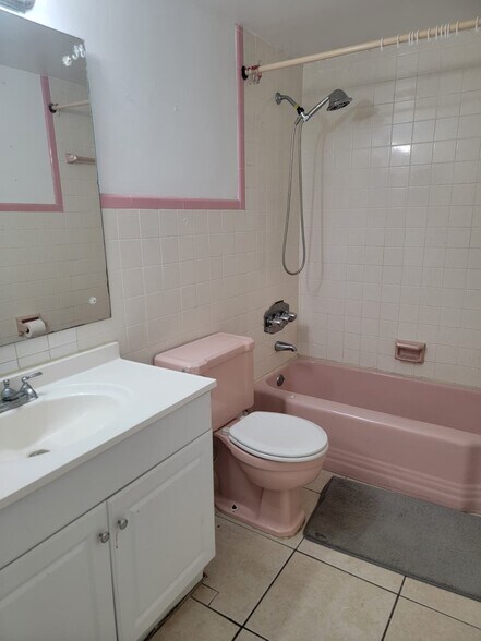 Building Photo - 2005 Sans Souci Blvd