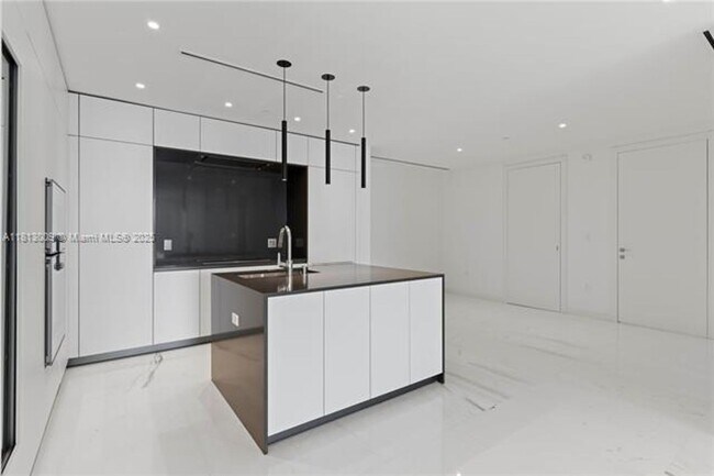 Building Photo - 300 Biscayne Blvd Way