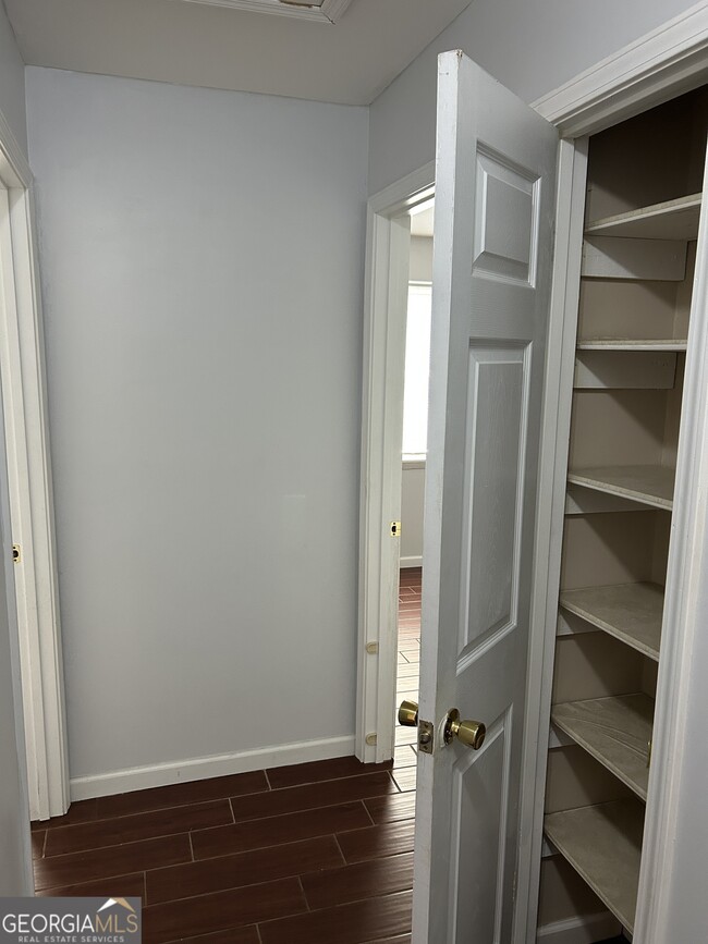Building Photo - 542 Chateau Cir