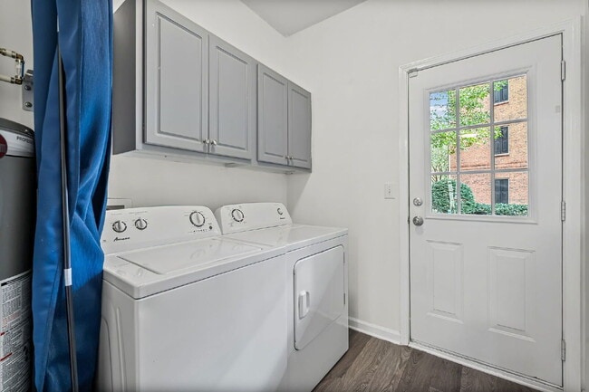 Building Photo - 5149 Manerdale Dr SE