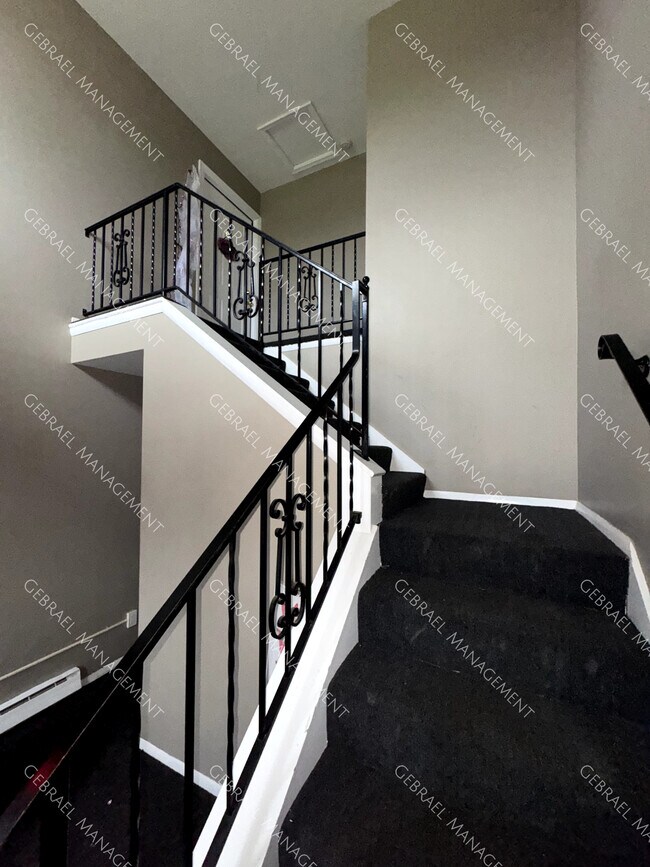 Building Photo - Pineview Manor