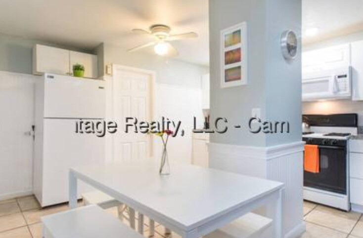 Building Photo - 256 Hurley St