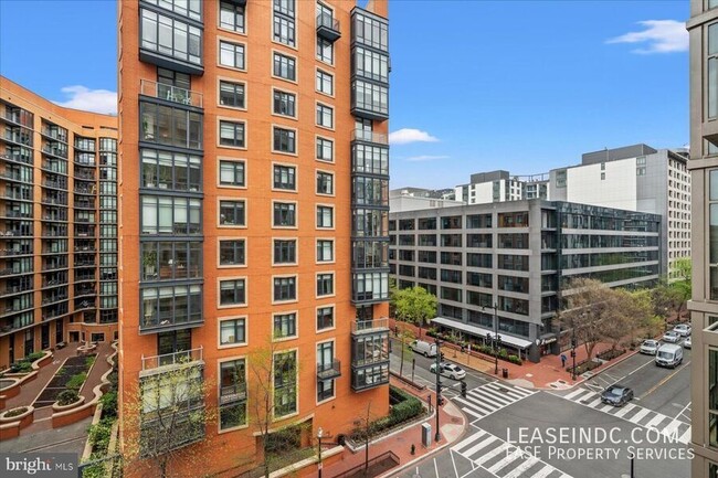 Building Photo - 811 4th St NW