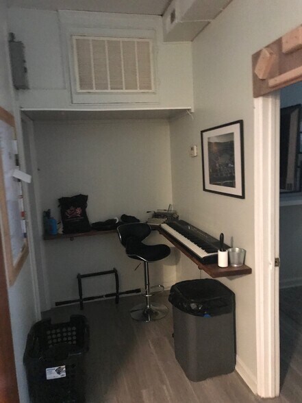 Building Photo - 1013 St Paul St