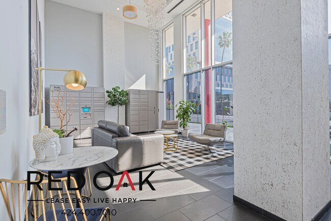 Building Photo - 5837 W Sunset Blvd