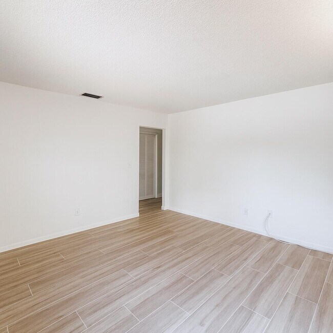 Building Photo - 125 S Palmway