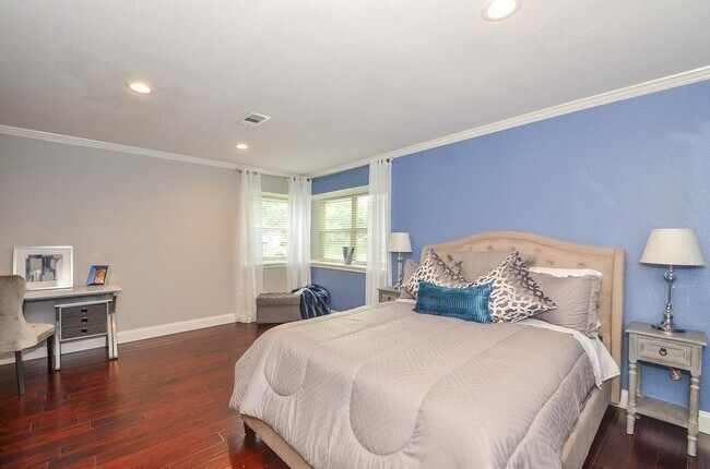 Building Photo - 867 Carlingford Ln