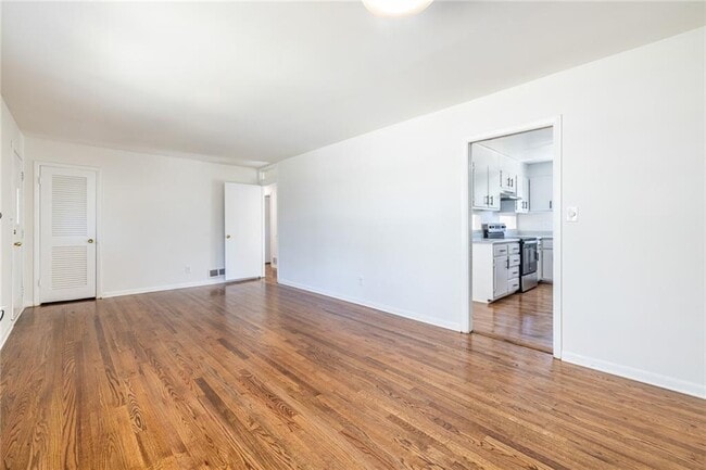 Building Photo - 2058 Green Forrest Dr