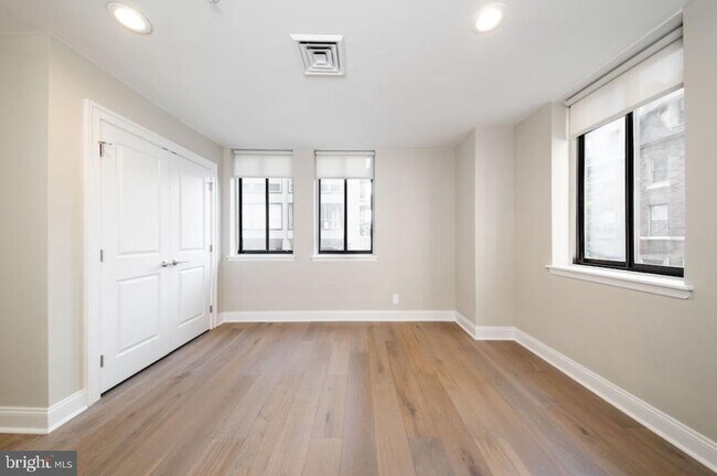 Building Photo - 33 Letitia St