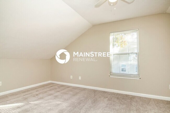 Building Photo - 3 Bedroom Pet-Friendly Home in La Vergne, TN with Main Street Renewal