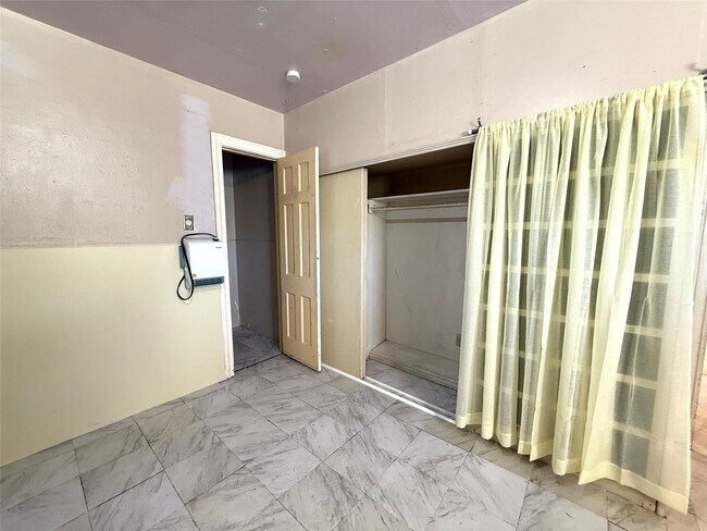 Building Photo - 5004 Irvington Blvd