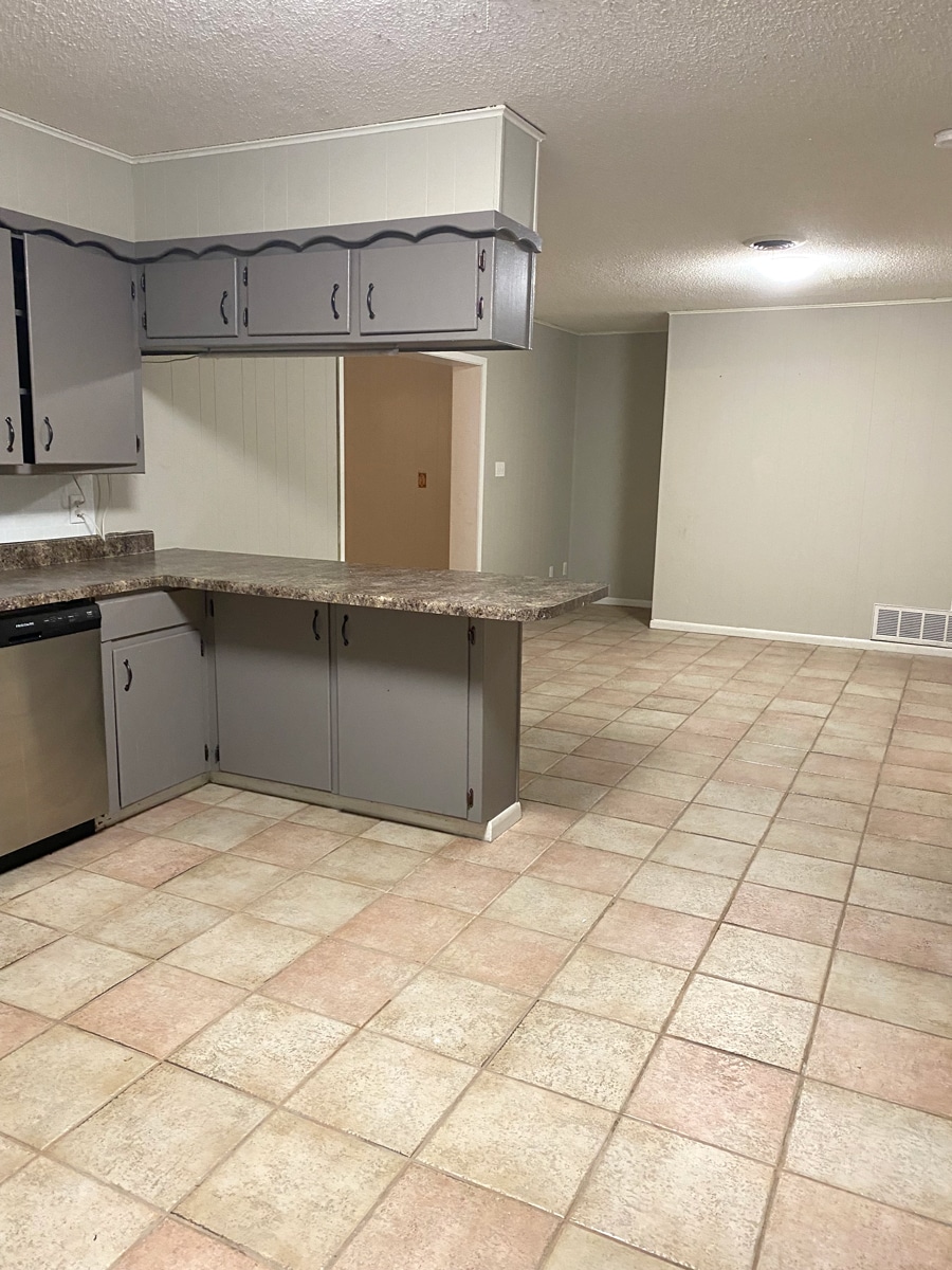 Dining room - 703 Lee St