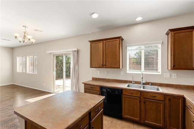Building Photo - 5492 Mercury Springs Dr