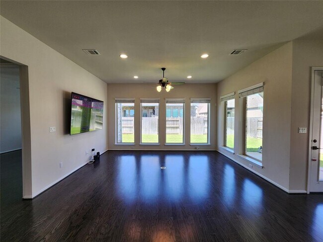 Building Photo - 522 Jefferson Dr