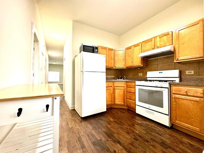 Building Photo - 1526 N Artesian Ave