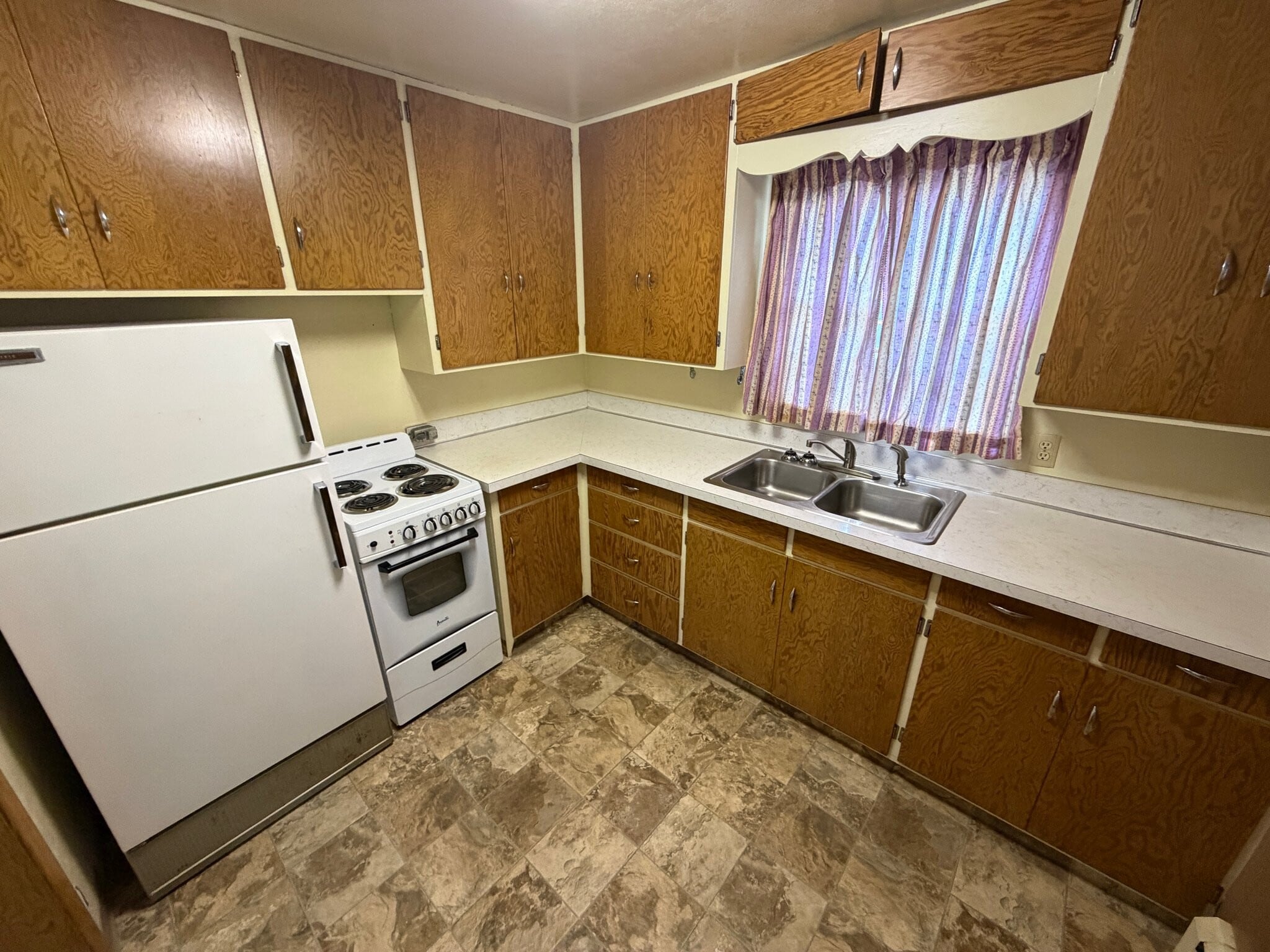 Building Photo - 265 Viking Dr