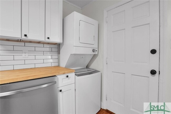 Building Photo - 1305 E 71st St