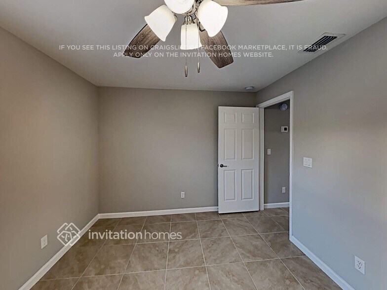 Building Photo - 2407 SE Melon Ct