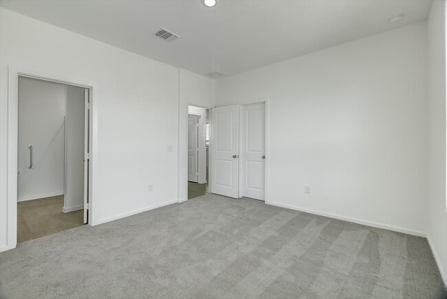 Building Photo - 519 Louis Ln