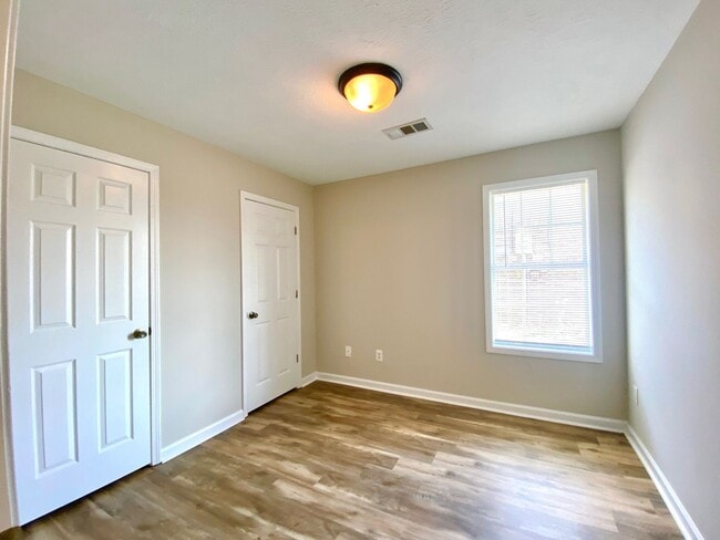 Building Photo - Single Family Home