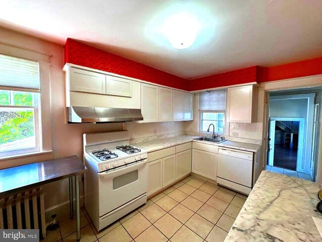 Building Photo - 4608 W Virginia Ave