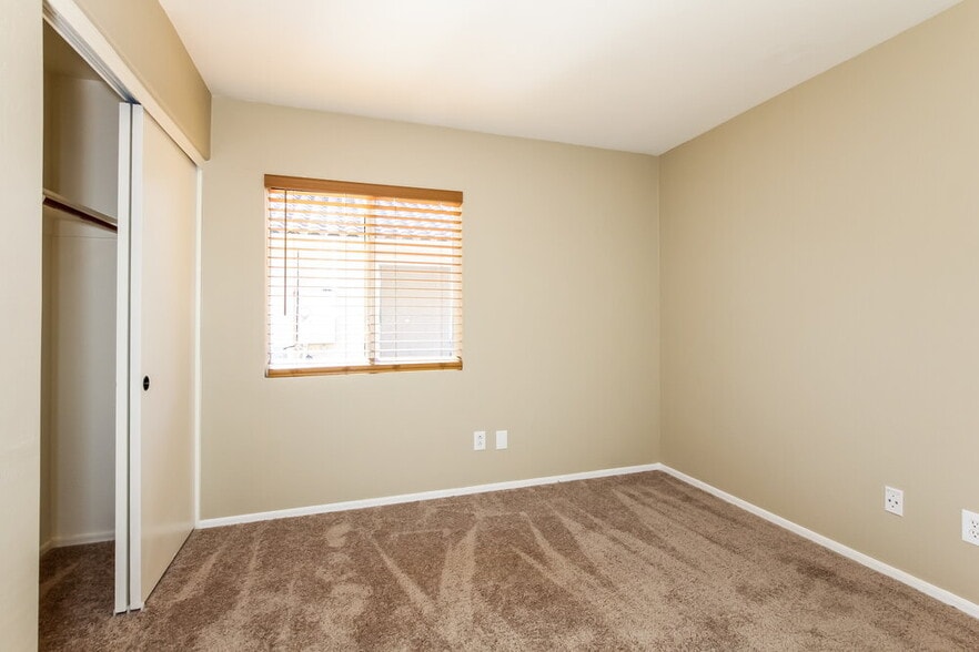 Building Photo - 12649 W Shaw Butte Dr