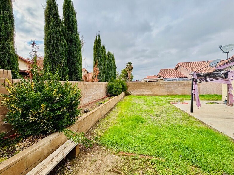 Building Photo - 3220 Ave S-2