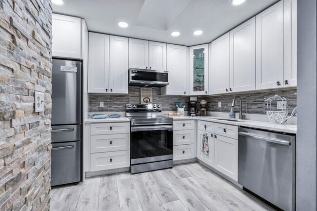 Building Photo - 2503 Waterview Cir