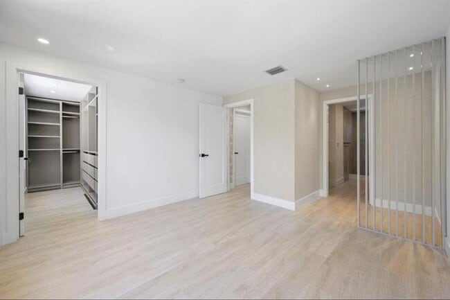 Building Photo - 823 33rd St
