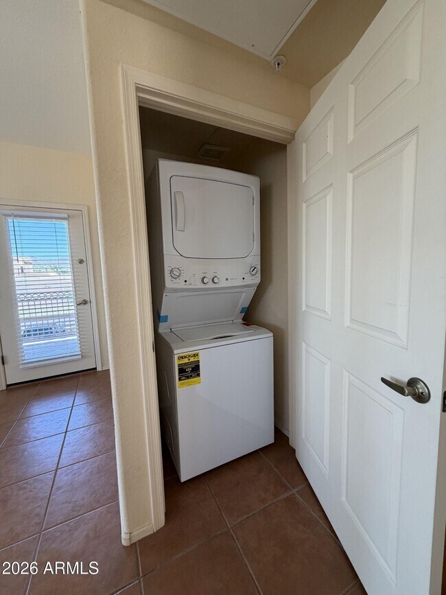 Building Photo - 16545 E Gunsight Dr