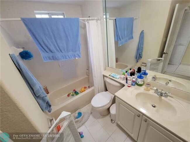 Building Photo - 7260 NW 174th Terrace