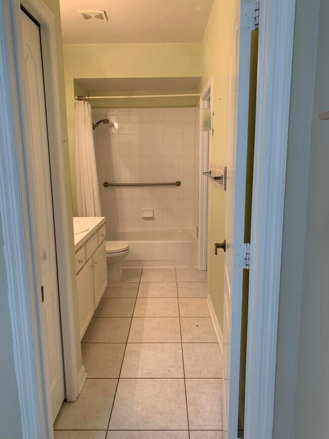 Building Photo - 1657 SW Harbour Isles Cir